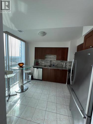 3503 - 208 Enfield Place, Mississauga, ON - Indoor Photo Showing Kitchen