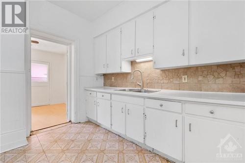 74 Preston Street, West Centre Town (4204 - West Centre Town), ON - Indoor Photo Showing Kitchen With Double Sink