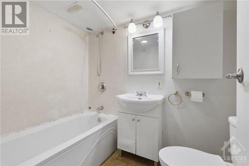 74 Preston Street, West Centre Town (4204 - West Centre Town), ON - Indoor Photo Showing Bathroom