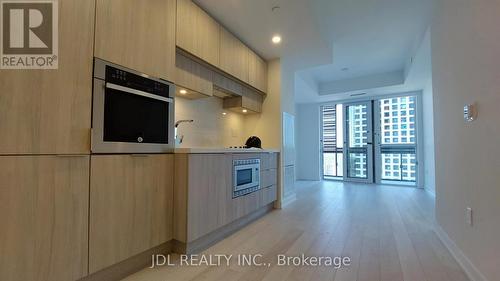 1601 - 39 Roehampton Avenue, Toronto, ON - Indoor Photo Showing Kitchen