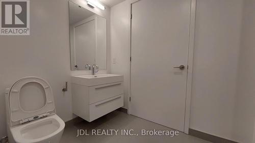 1601 - 39 Roehampton Avenue, Toronto, ON - Indoor Photo Showing Bathroom