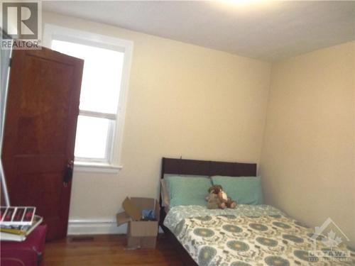 260,262,264 Bronson Avenue, West Centre Town (4204 - West Centre Town), ON - Indoor Photo Showing Bedroom