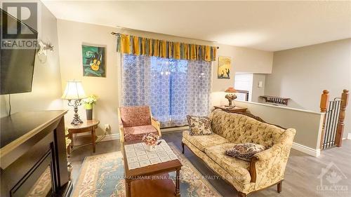 2609 Baseline Road, Ottawa, ON - Indoor Photo Showing Living Room