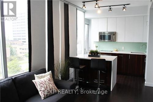 705 - 201 Parkdale Avenue, Ottawa, ON - Indoor Photo Showing Kitchen