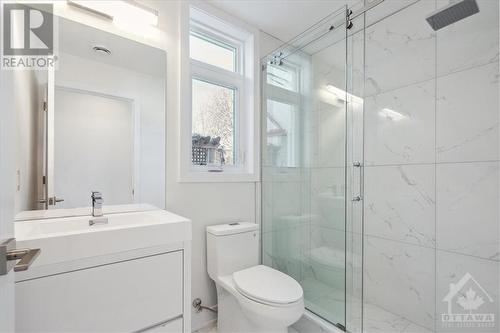 683 Melbourne Avenue, Carlingwood - Westboro And Area (5105 - Laurentianview), ON - Indoor Photo Showing Bathroom