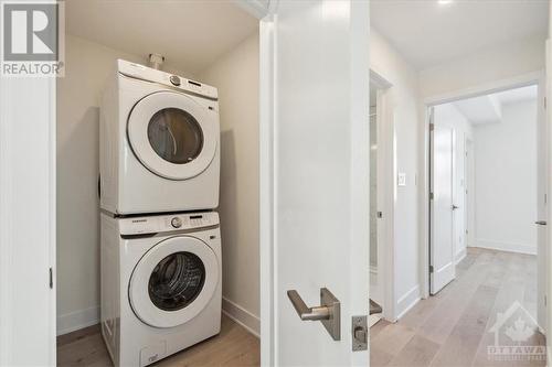 683 Melbourne Avenue, Carlingwood - Westboro And Area (5105 - Laurentianview), ON - Indoor Photo Showing Laundry Room