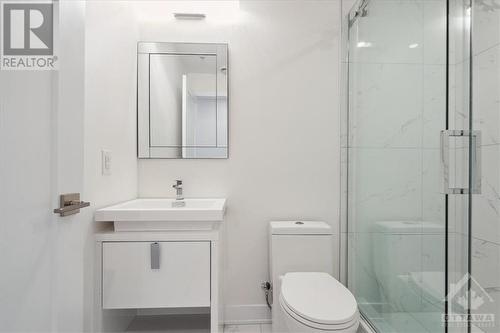 683 Melbourne Avenue, Carlingwood - Westboro And Area (5105 - Laurentianview), ON - Indoor Photo Showing Bathroom