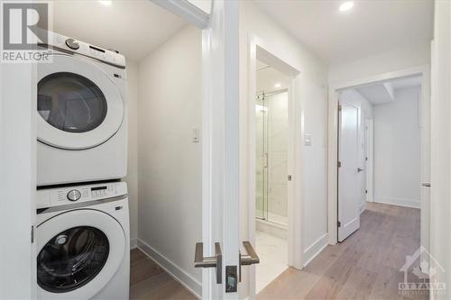 683 Melbourne Avenue, Carlingwood - Westboro And Area (5105 - Laurentianview), ON - Indoor Photo Showing Laundry Room