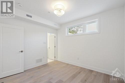 683 Melbourne Avenue, Carlingwood - Westboro And Area (5105 - Laurentianview), ON - Indoor Photo Showing Other Room