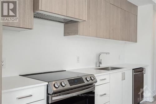 683 Melbourne Avenue, Ottawa, ON - Indoor Photo Showing Kitchen