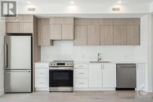 683 Melbourne Avenue, Ottawa, ON - Indoor Photo Showing Kitchen