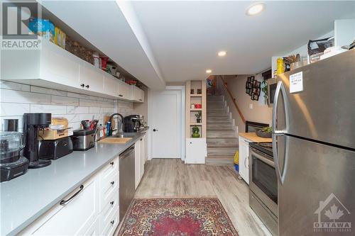 53 Laval Street, Vanier And Kingsview Park (3402 - Vanier), ON - Indoor Photo Showing Kitchen