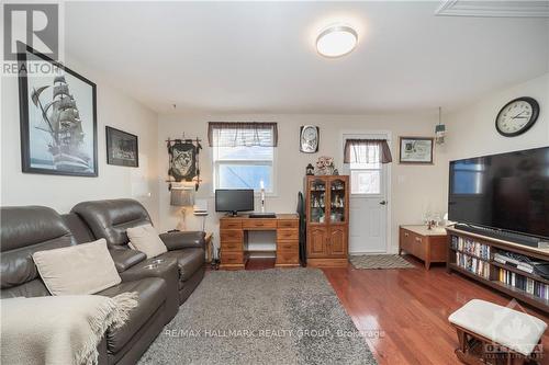 53 Laval Street, Ottawa, ON - Indoor Photo Showing Living Room