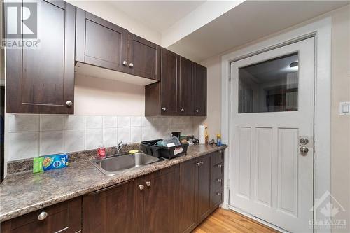 40 Vaughan Street, New Edinburgh - Lindenlea (3302 - Lindenlea), ON - Indoor Photo Showing Kitchen