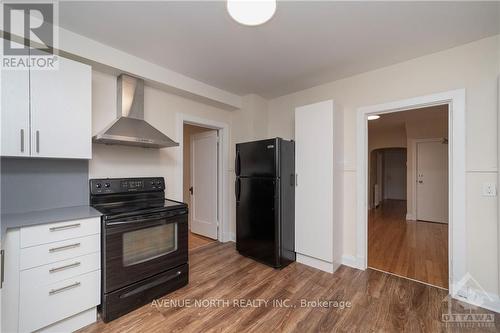 40 Vaughan Street, Ottawa, ON - Indoor Photo Showing Kitchen