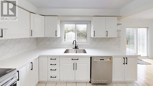 4 Mossbank Drive, Brampton, ON - Indoor Photo Showing Kitchen