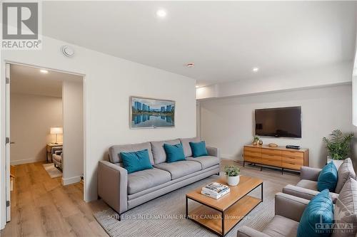 288 Duncairn Avenue, Ottawa, ON - Indoor Photo Showing Living Room