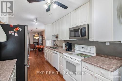 900 Scott-Dupuis Way, Ottawa, ON - Indoor Photo Showing Kitchen