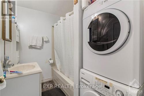 900 Scott-Dupuis Way, Ottawa, ON - Indoor Photo Showing Laundry Room