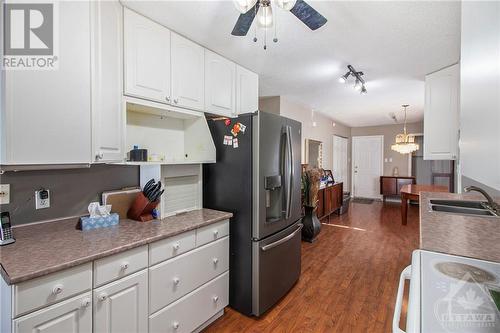 900 Scott-Dupuis Way, Orleans - Convent Glen And Area (2002 - Hiawatha Park/Convent Glen), ON - Indoor Photo Showing Kitchen