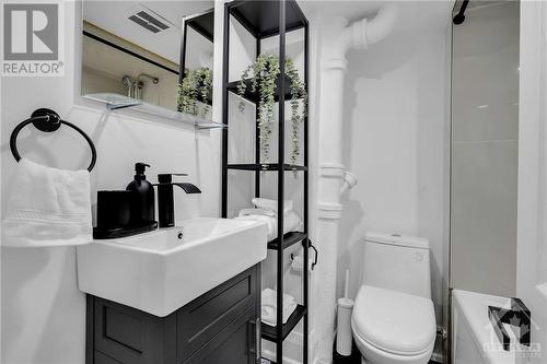 305 Olmstead Street, Ottawa, ON - Indoor Photo Showing Bathroom