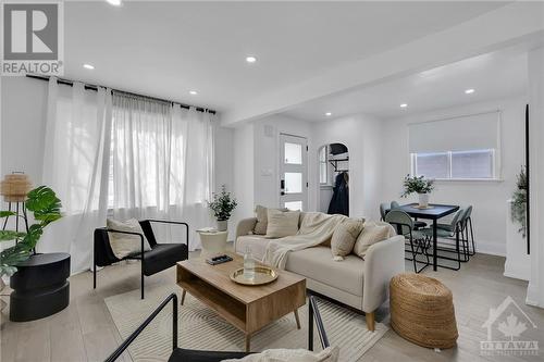 305 Olmstead Street, Ottawa, ON - Indoor Photo Showing Living Room