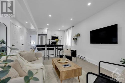 305 Olmstead Street, Ottawa, ON - Indoor Photo Showing Living Room