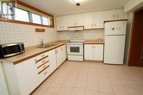 Upper - 182 Essex Avenue, Richmond Hill, ON - Indoor Photo Showing Kitchen With Double Sink