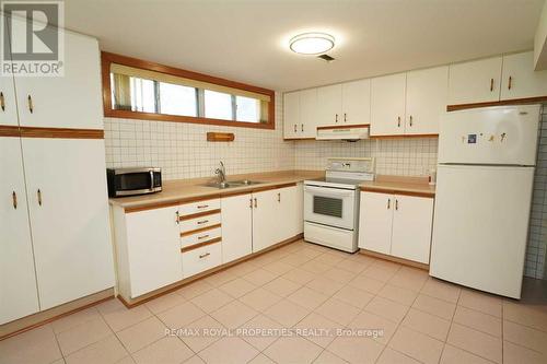 Upper - 182 Essex Avenue, Richmond Hill, ON - Indoor Photo Showing Kitchen With Double Sink