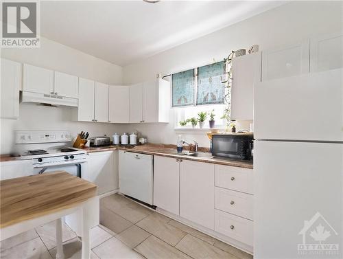 129 Concord Street S, Glebe - Ottawa East And Area (4407 - Ottawa East), ON - Indoor Photo Showing Kitchen