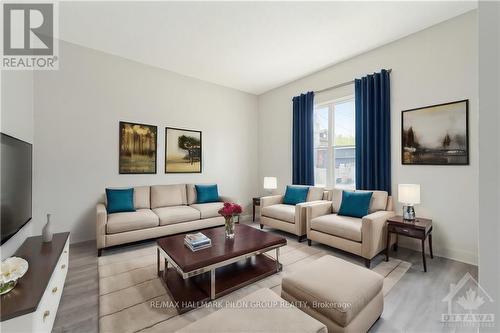 129 Concord Street S, Ottawa, ON - Indoor Photo Showing Living Room