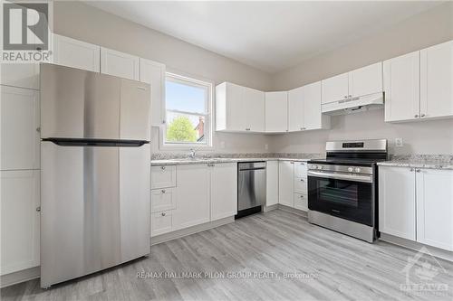 129 Concord Street S, Ottawa, ON - Indoor Photo Showing Kitchen