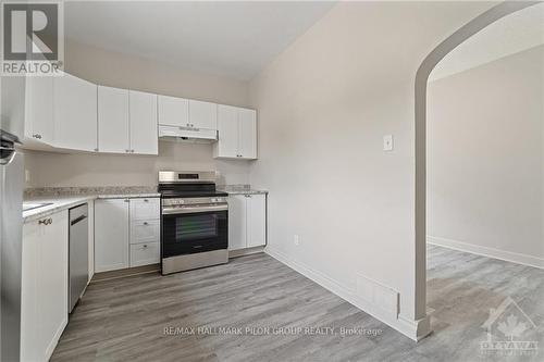 129 Concord Street S, Ottawa, ON - Indoor Photo Showing Kitchen