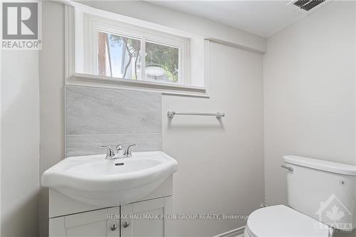 129 Concord Street S, Ottawa, ON - Indoor Photo Showing Bathroom