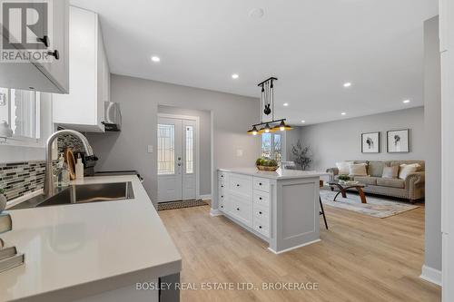 184 Keefer Road, Thorold (558 - Confederation Heights), ON - Indoor Photo Showing Kitchen