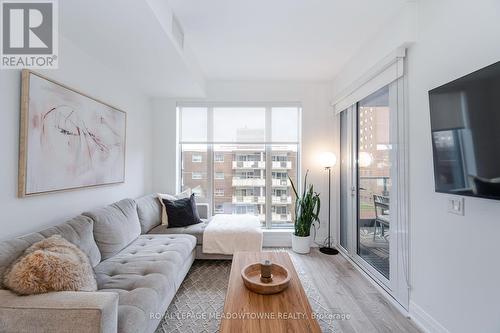 616 - 21 Park Street E, Mississauga, ON - Indoor Photo Showing Living Room