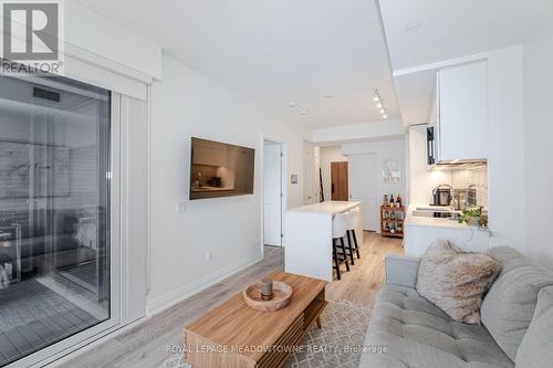 616 - 21 Park Street E, Mississauga, ON - Indoor Photo Showing Living Room