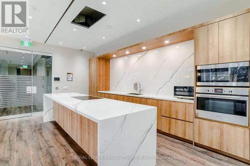 616 - 21 Park Street E, Mississauga, ON - Indoor Photo Showing Kitchen