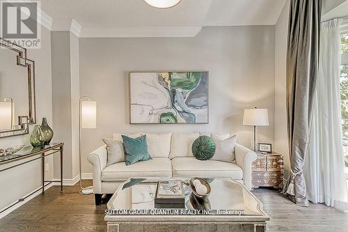 3362 Fox Run Circle, Oakville, ON - Indoor Photo Showing Living Room