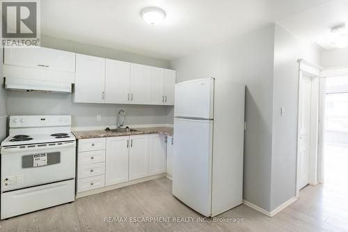 289 Roxborough Avenue N, Hamilton, ON - Indoor Photo Showing Kitchen