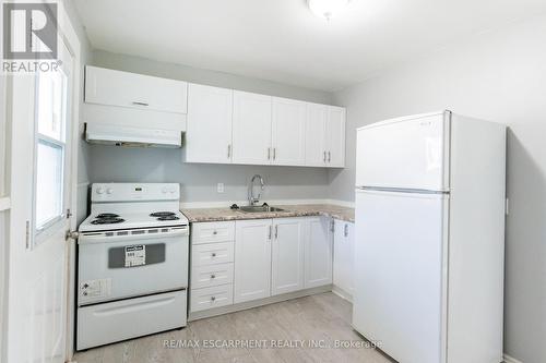 289 Roxborough Avenue N, Hamilton, ON - Indoor Photo Showing Kitchen