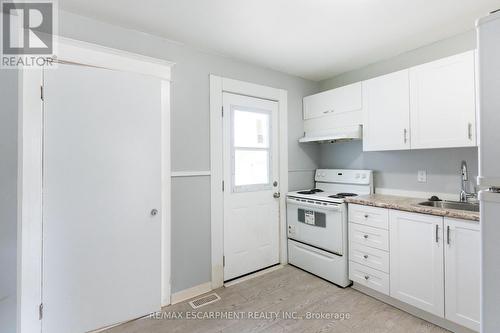 289 Roxborough Avenue N, Hamilton, ON - Indoor Photo Showing Kitchen