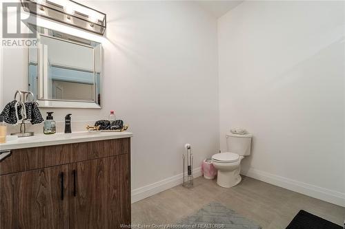 3817 Howard Unit# 102, Windsor, ON - Indoor Photo Showing Bathroom