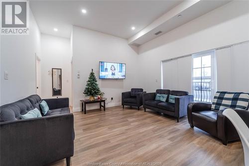 3817 Howard Unit# 102, Windsor, ON - Indoor Photo Showing Living Room