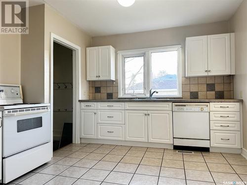 251 22Nd Street W, Battleford, SK - Indoor Photo Showing Kitchen