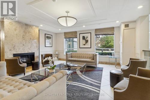 612 - 20 North Park Road, Vaughan, ON - Indoor Photo Showing Living Room