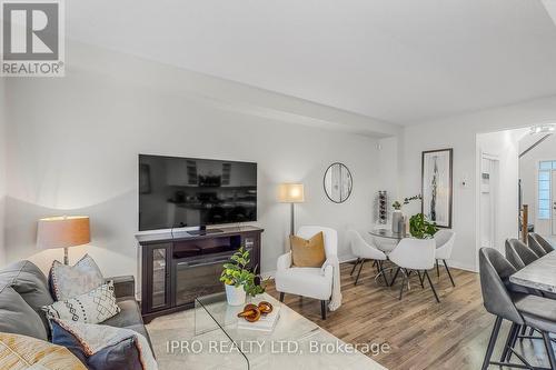 57 Martin Trail, New Tecumseth, ON - Indoor Photo Showing Living Room