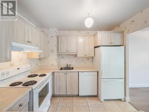 333 - 155 Main Street N, Newmarket, ON - Indoor Photo Showing Kitchen