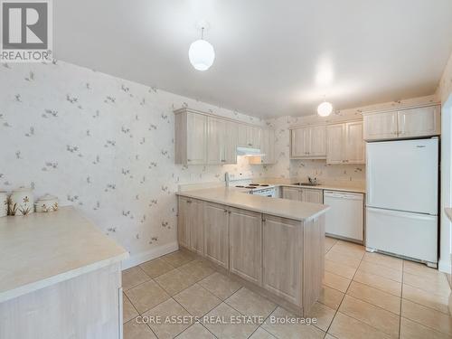 333 - 155 Main Street N, Newmarket, ON - Indoor Photo Showing Kitchen