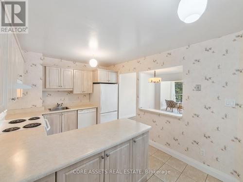 333 - 155 Main Street N, Newmarket, ON - Indoor Photo Showing Kitchen